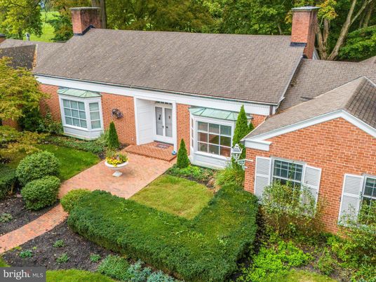 Exterior, Facade, Brick Facade, Cape Cod
