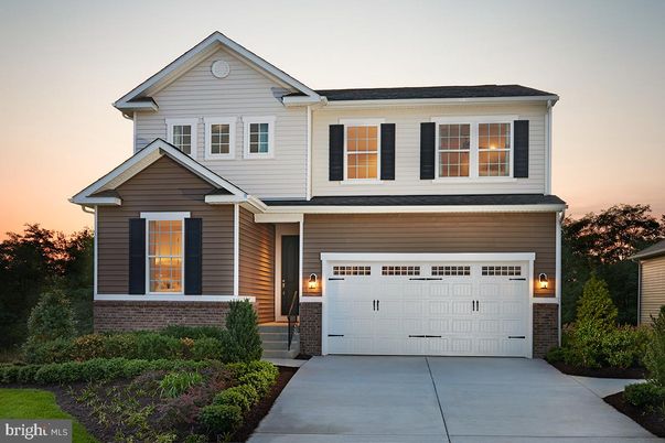 Attached, Exterior, Facade, American Craftsman