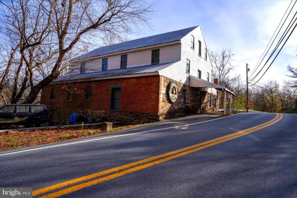 Exterior, Facade, Brick Facade, American Foursquare