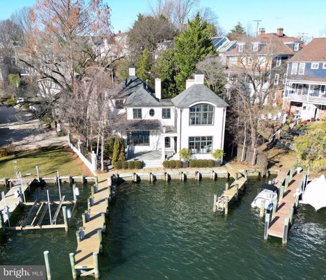 Exterior, Lake