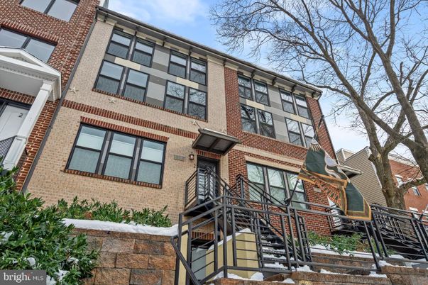 Exterior, Facade, Brick Facade, Rowhouse