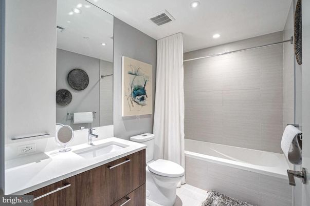 Bathroom, Interior, Recessed Lighting