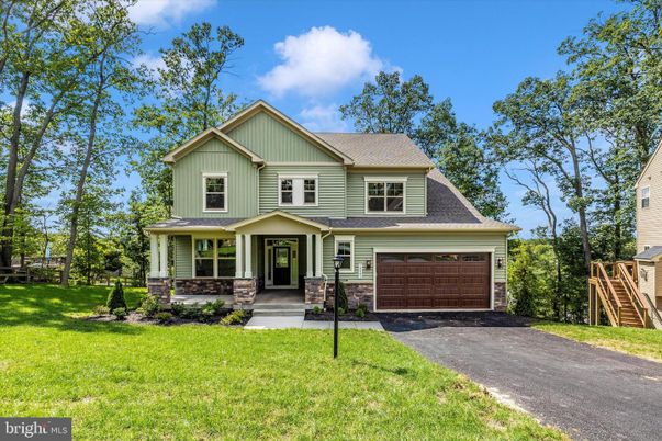 Attached, Exterior, Facade, Farmhouse