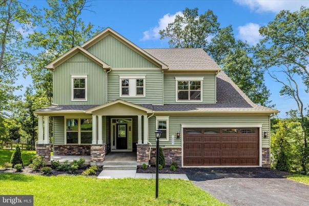 Attached, Exterior, Facade, Farmhouse