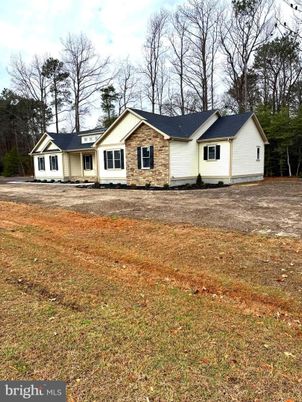 Backyard, Exterior, Facade, Ranch
