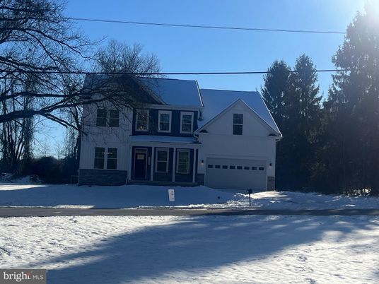 Attached, Exterior, Facade, Farmhouse