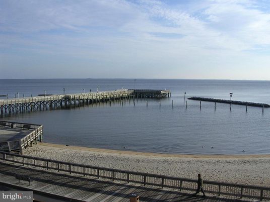 Exterior, Lake