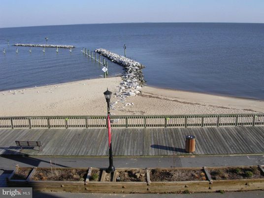 Exterior, Lake
