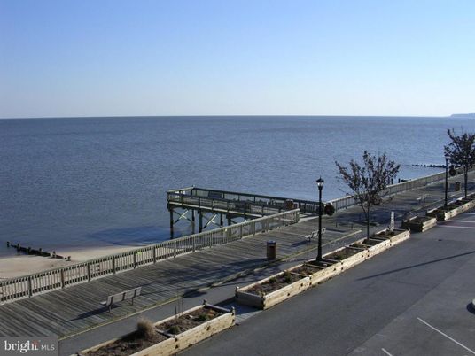 Exterior, Lake