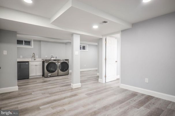Interior, Recessed Lighting, Washer, Wood Texture Flooring