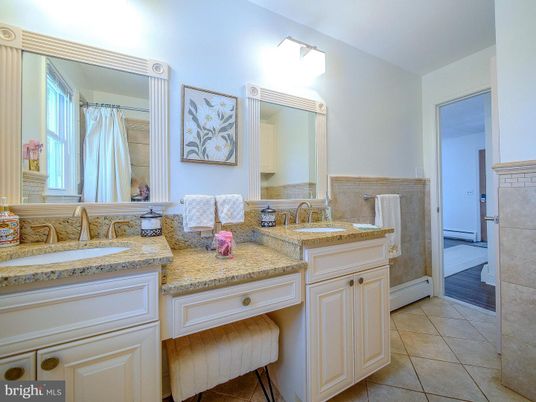 Bathroom, Dual Sink Vanities, Interior