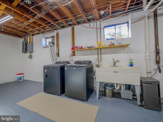Interior, Washer, Wooden Beams