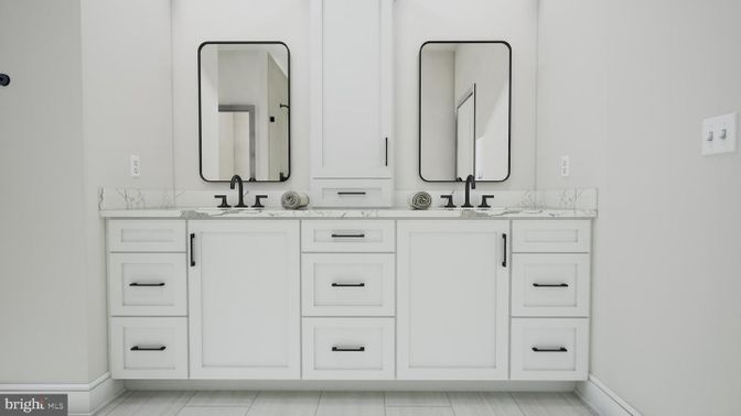 Bathroom, Dual Sink Vanities, Interior