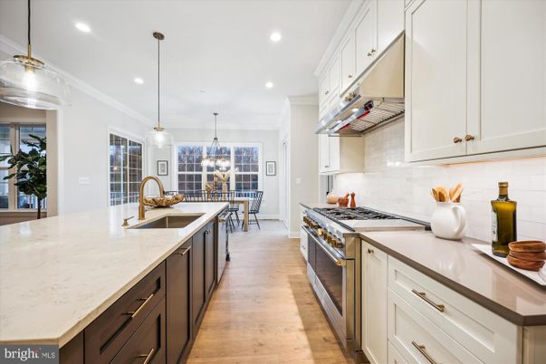 Chandelier, Dining room, Interior, Kitchen, Pendant Lights, Recessed Lighting, Stainless Steel Appliances, Wood Texture Flooring