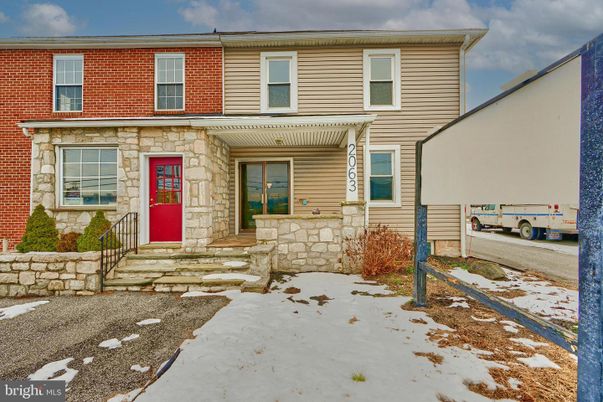 Exterior, Facade, Brick Facade, Rowhouse