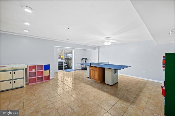 Game Room, Interior, Recessed Lighting