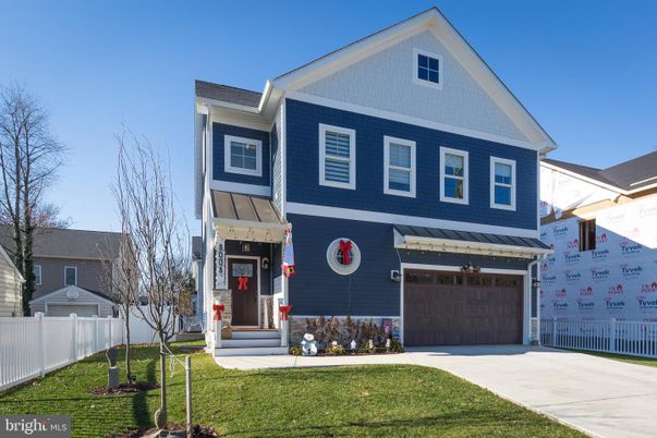 Attached, Exterior, Facade, Farmhouse