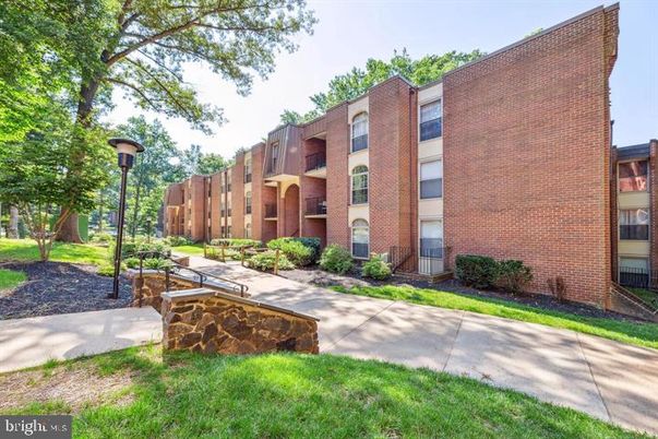 Backyard, Exterior, Facade, Brick Facade, Condo Building