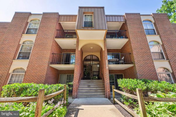 Exterior, Facade, Brick Facade, Rowhouse