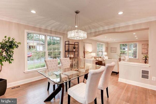 Chandelier, Dining room, Interior, Living room, Recessed Lighting, Wood Texture Flooring