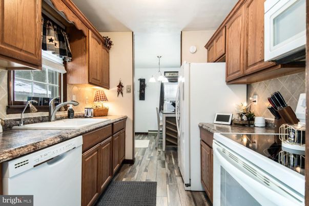 Interior, Kitchen, Pendant Lights, Wood Texture Flooring