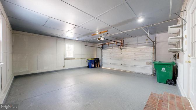 Garage, Interior