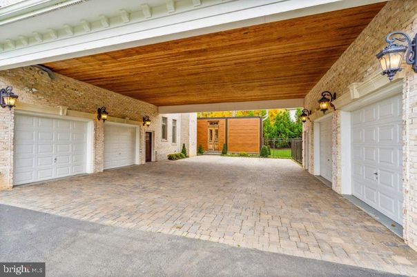 Detached Garage, Exterior