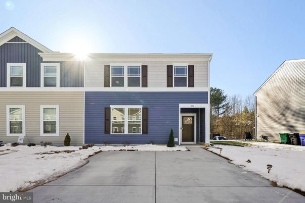Exterior, Facade, Rowhouse