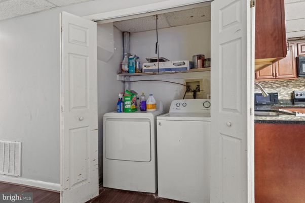 Interior, Utility Closets, Washer, Wood Texture Flooring