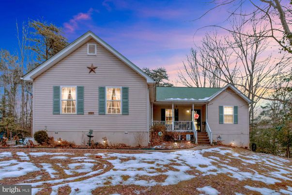 Backyard, Exterior, Facade, Split Level