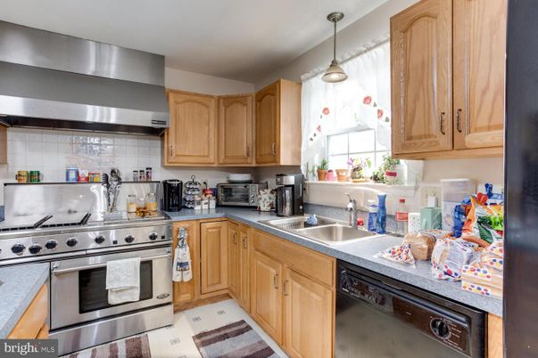 Interior, Kitchen, Pendant Lights, Stainless Steel Appliances