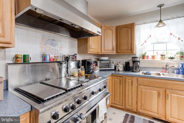 Interior, Kitchen, Pendant Lights, Stainless Steel Appliances