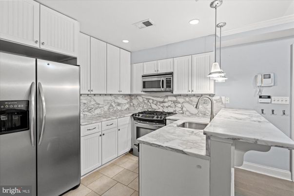 Interior, Kitchen, Pendant Lights, Recessed Lighting, Stainless Steel Appliances