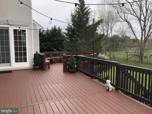Exterior, Wood Texture Flooring