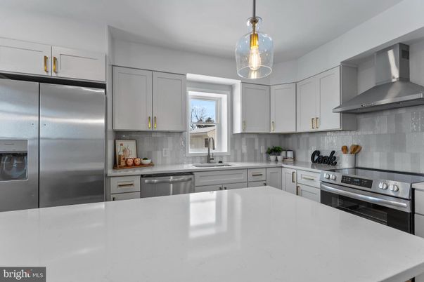 Interior, Kitchen, Pendant Lights, Stainless Steel Appliances