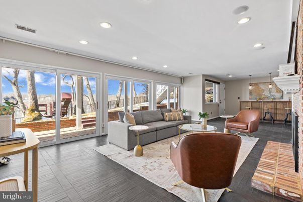 Interior, Living room, Pendant Lights, Recessed Lighting