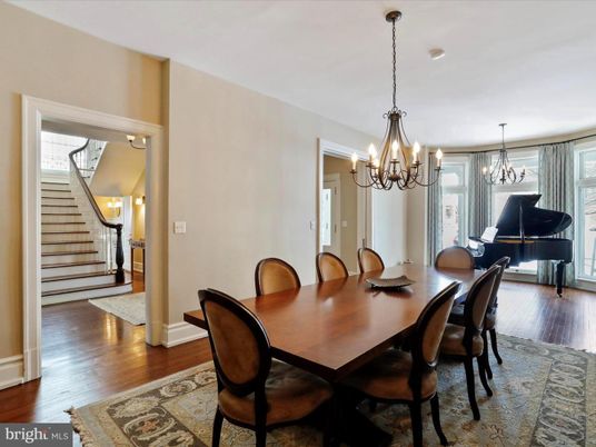 Chandelier, Dining room, Interior, Piano, Wood Texture Flooring