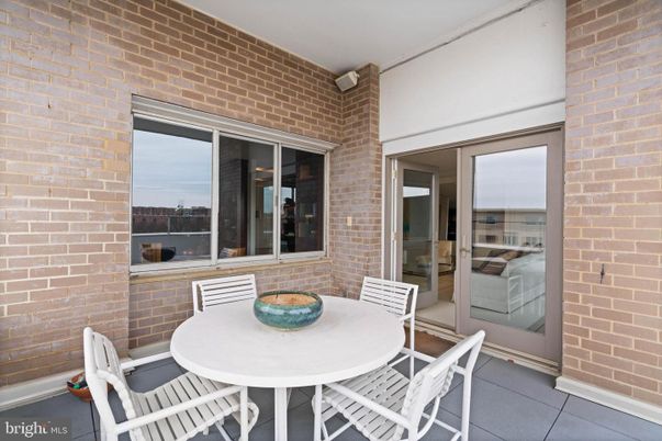 Dining room, Exterior