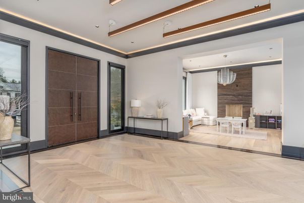 Chandelier, Interior, Piano, Recessed Lighting, Wood Texture Flooring