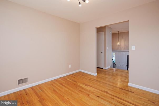 Empty room, Interior, Pendant Lights, Wood Texture Flooring