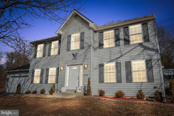Attached, Exterior, Facade, Farmhouse