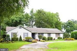 Backyard, Exterior, Facade, Ranch