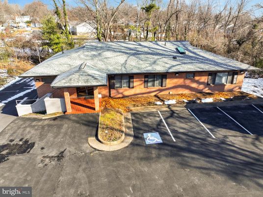 Exterior, Facade, Brick Facade, Log Home