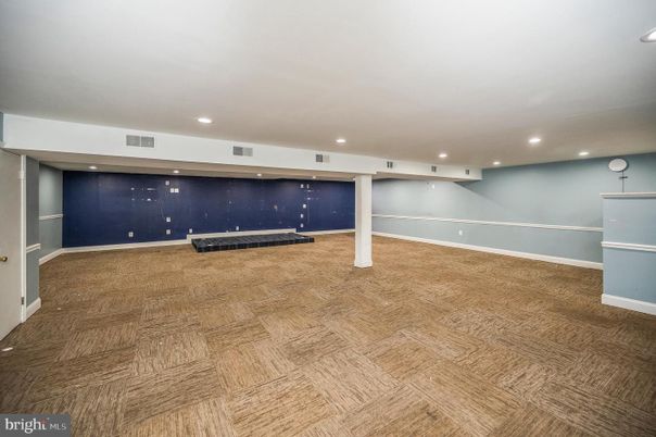 Empty room, Interior, Recessed Lighting