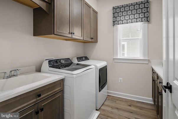 Interior, Washer, Wood Texture Flooring