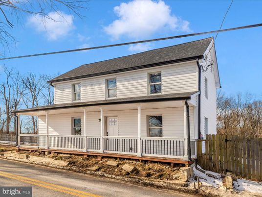 Exterior, Facade, American Foursquare