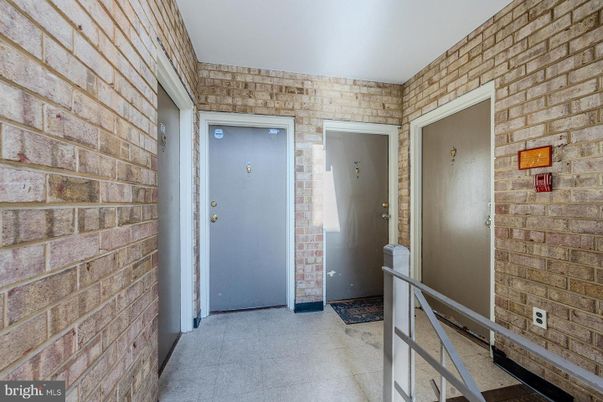 Elevator, Empty room, Interior, Stone Walls