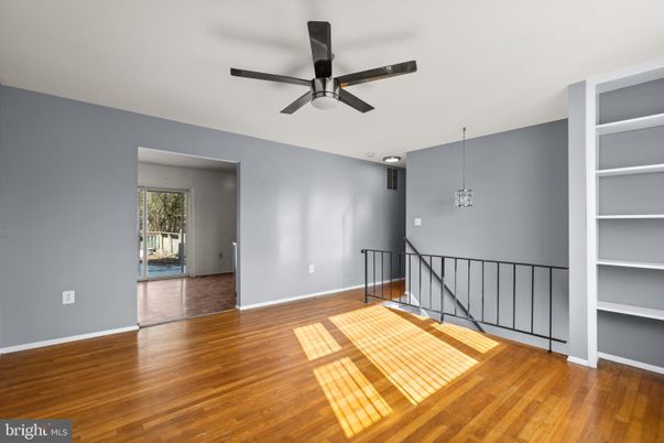 Empty room, Interior, Pendant Lights, Wood Texture Flooring