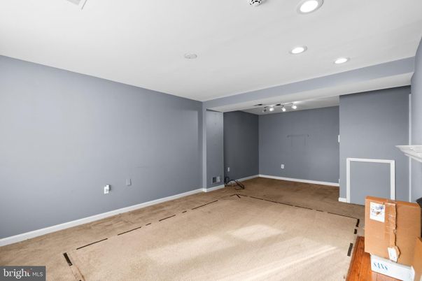 Empty room, Interior, Recessed Lighting