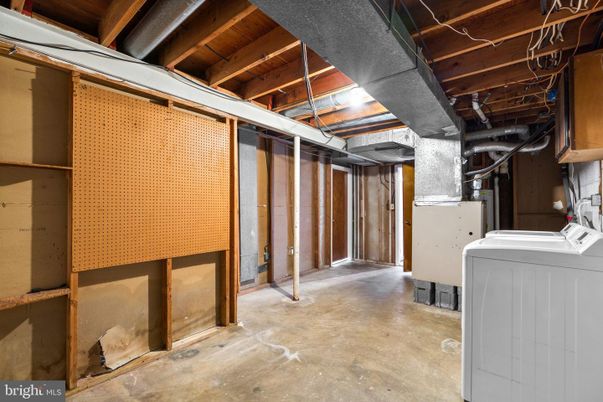 Interior, Washer, Wooden Beams